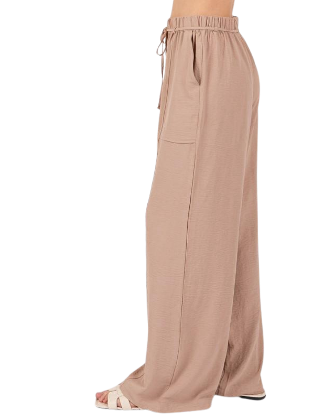 Pantalón casual con cordón y bolsillos