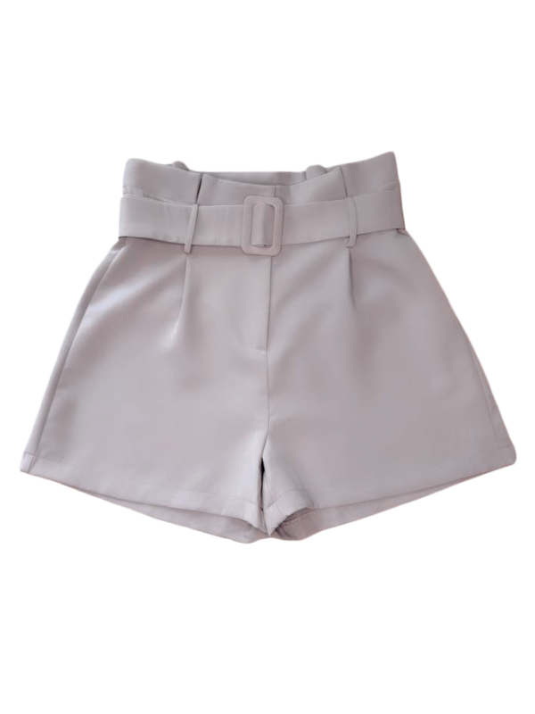 Short con cinturón
