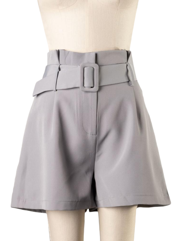 Short con cinturón