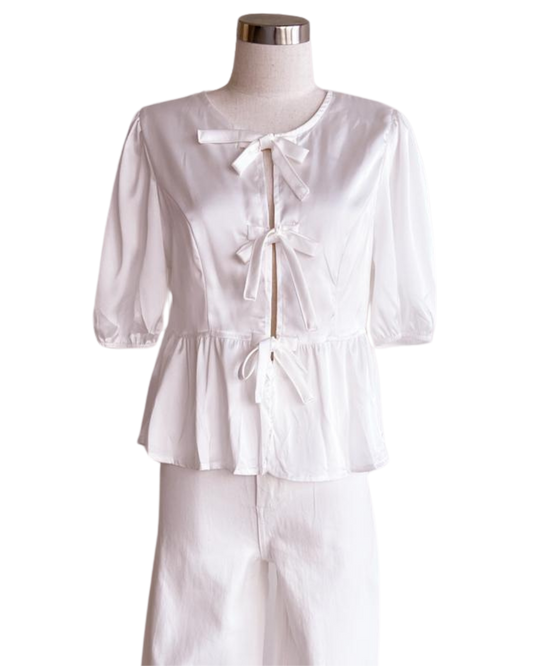 Blusa con detalle de lazos