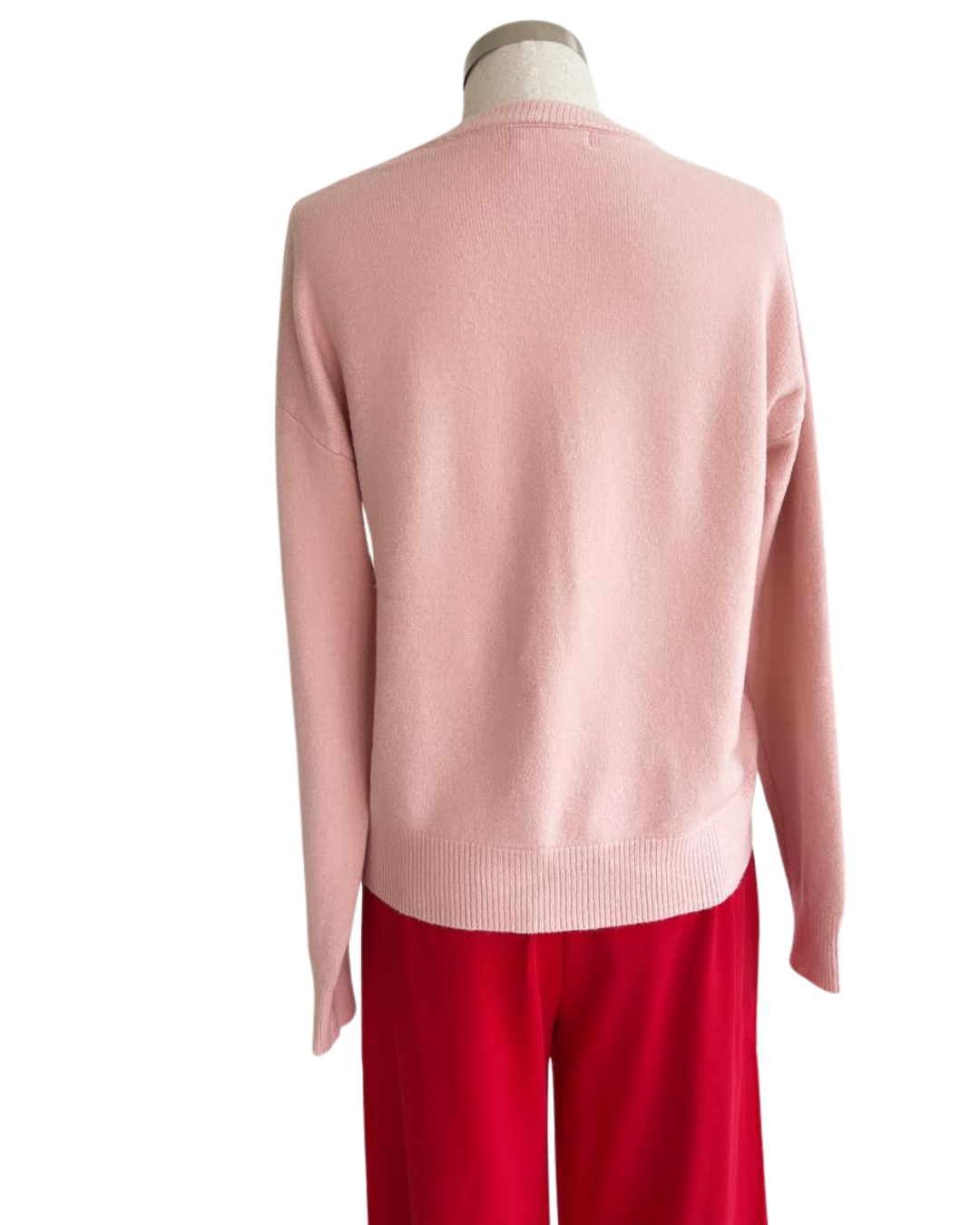 Blusa tipo sweater con perlas y tachas