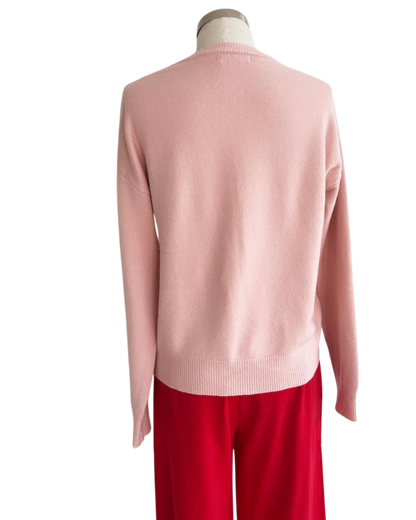 Blusa tipo sweater con perlas y tachas