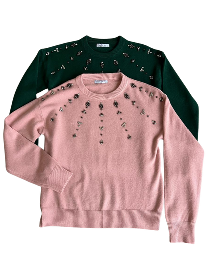 Blusa tipo sweater con perlas y tachas