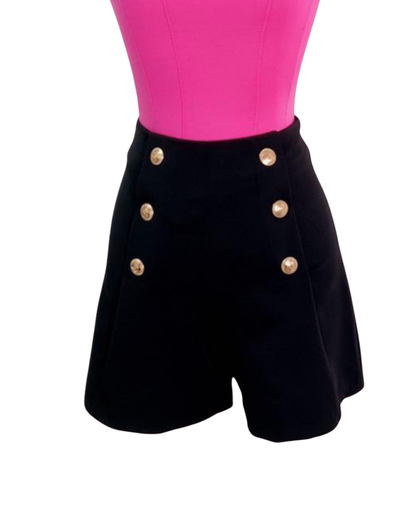 Short con botones frontal