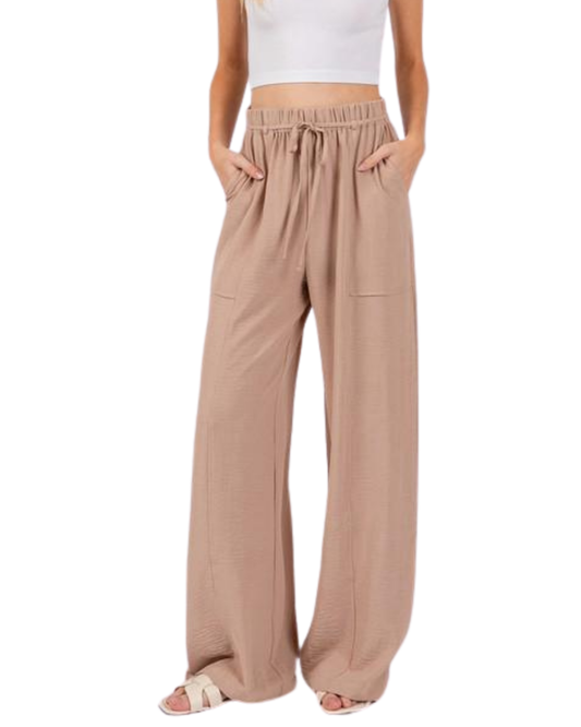 Pantalón casual con cordón y bolsillos