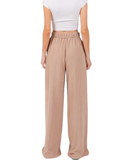 Pantalón casual con cordón y bolsillos