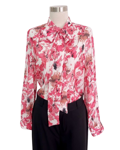 Blusa strech tela asedada estampada.Pantalón talle alto.